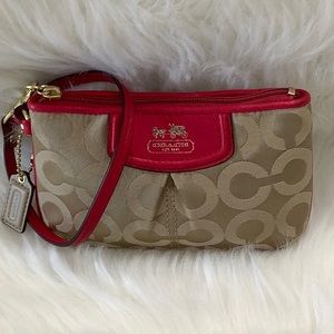 LIKE NEW 🌺 Coach Coach Madison Op Art Signature wristlet